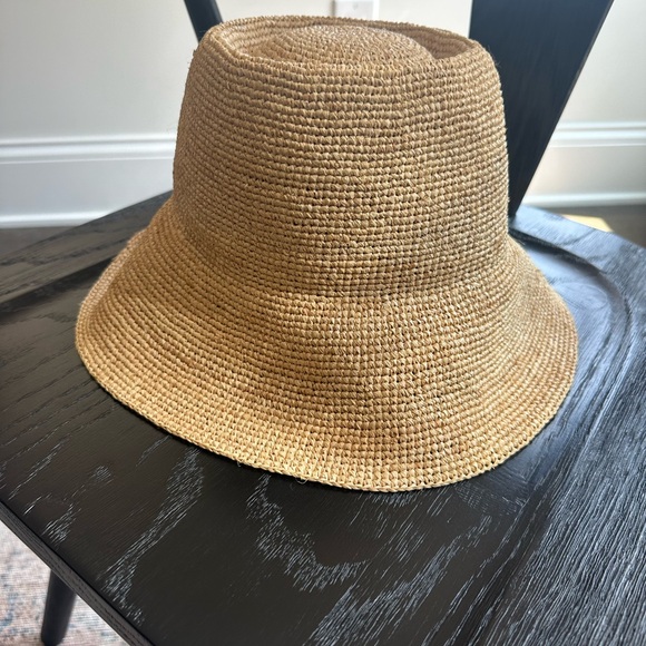 Aritzia straw bucket hat - Picture 5 of 5
